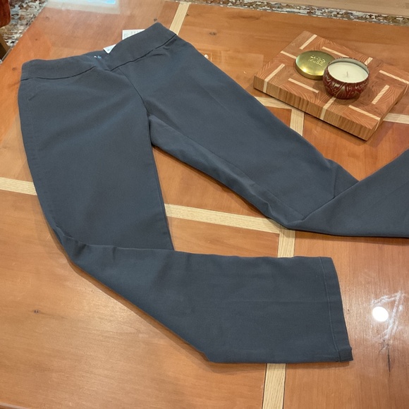 Croft and Barrow 4R straight leg grey pants with stretch - Picture 1 of 3